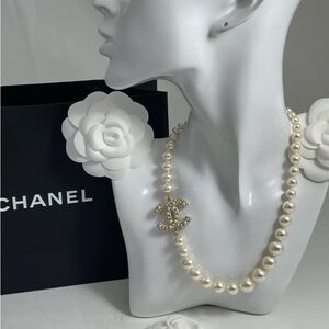 CHANEL Cream and Gold Pearl Necklace with Iconic CC Pendant